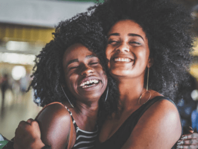 45 frases de abraço de amigo para refletir sobre esse lindo gesto