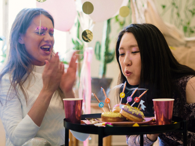 50 frases de aniversário atrasado perfeitas para se redimir