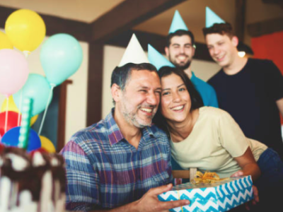 30 frases de aniversário para filha de 18 anos que celebram sua menina