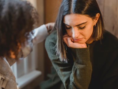 50 frases de apoio para amiga que mostram que ela não está sozinha