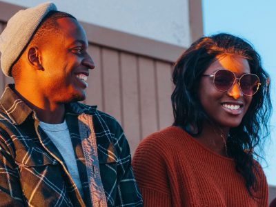 40 frases de irmãos engraçadas para rir lembrando do seu