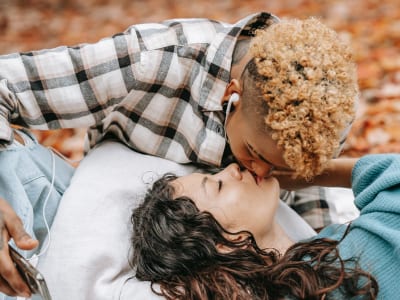 55 frases de músicas para Dia dos Namorados que declaram seu amor