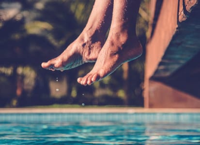 50 frases de piscina para mergulhar com tudo no verão