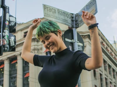 50 frases de solteira feliz que demonstram alegria da autonomia feminina