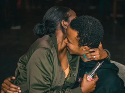 50 frases de amizade colorida para evoluir sua relação com seu amigo