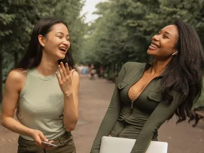 40 frases de elogios para amiga que a deixarão muito feliz