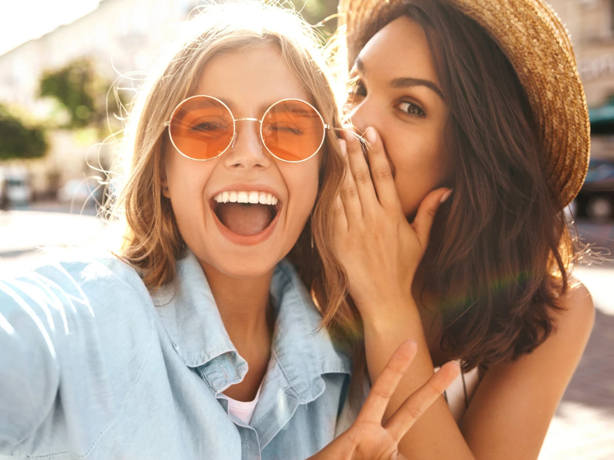 45 frases engraçadas para amigos que irão faze-los rirem até a barriga doer