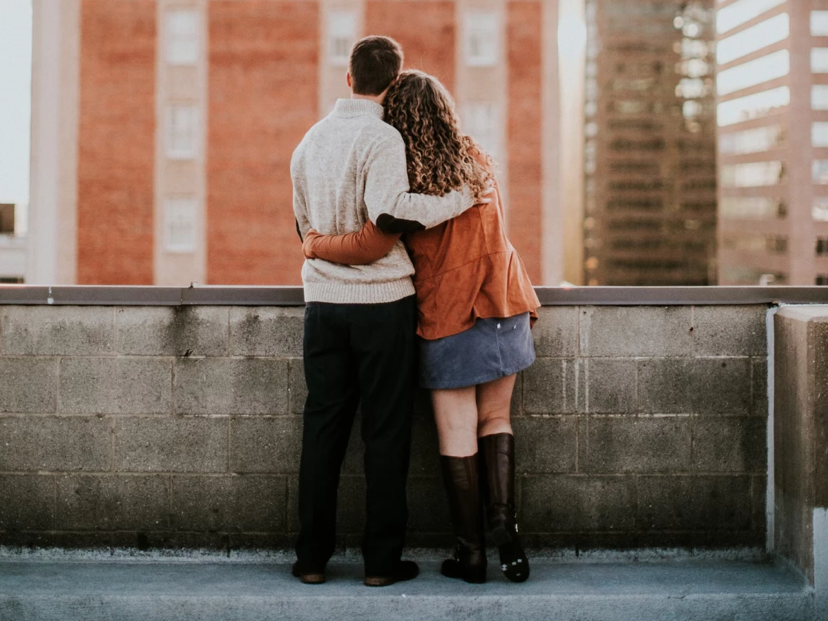 50 frases de declaração de amor para namorada que exalam paixão