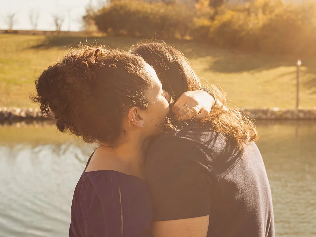 40 frases de Dia do Abraço para fortificar os laços