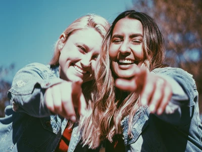 50 frases curtas de amizade para celebrar essa união sincera