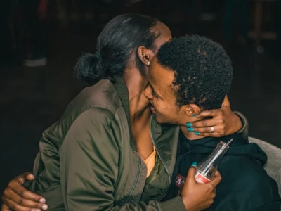 50 frases de amizade colorida para evoluir sua relação com seu amigo