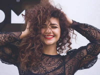 35 frases de cabelo cacheado para enaltecer a beleza dos seus cachos