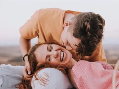 50 frases de elogios engraçados para flertar de um jeito descontraído