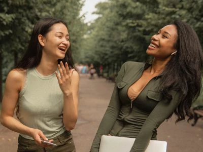 40 frases de elogios para amiga que a deixarão muito feliz