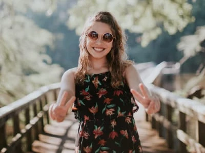 60 frases de felicidade para status que vão animar seus amigos