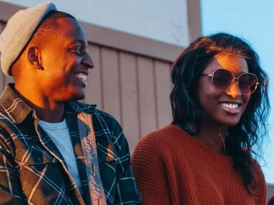 40 frases de irmãos engraçadas para rir lembrando do seu