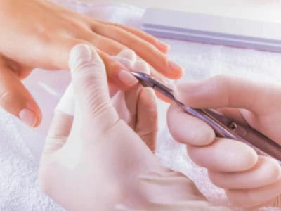 30 frases de manicure para quem não abre mão de unhas poderosas