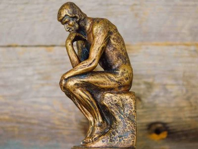 50 frases filosóficas inteligentes para grandes reflexões