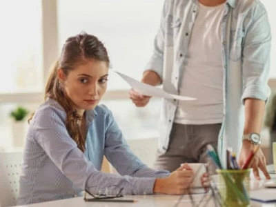 40 frases sobre críticas para não julgar as pessoas sem conhecê-las