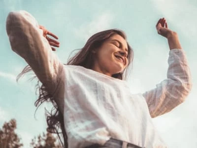 45 frases sobre ser livre para quem abriu suas asas e escolheu voar