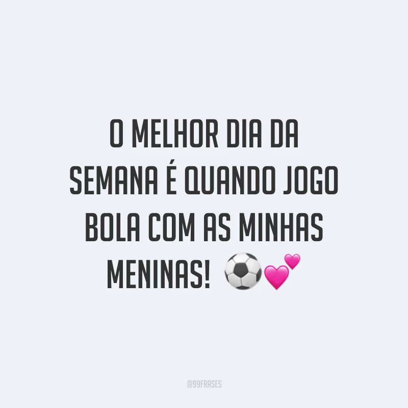 O melhor dia da semana é quando jogo bola com as minhas meninas!  ⚽️💕